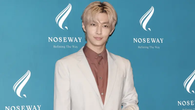 ▲39歲藝人炎亞綸（如圖）挺過「#Metoo」風波，近日確定參演脫口秀節目《炎上》，今（9）日出席香氛品牌代言活動，露面還原受邀內幕，坦言過程流了不少眼淚，不過自認話題底線沒在怕，強調如果不想回答問題，會沉默微笑帶過，「自己全部吞下去！」（圖／記者李政龍攝影）