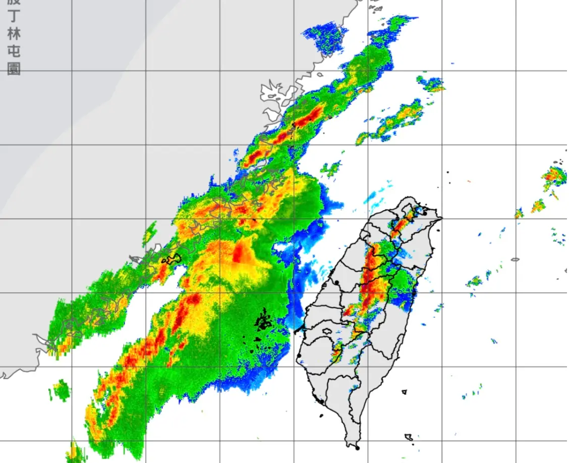 快訊／暴雨持續到下班！18縣市「大雨特報」 大片雷雨帶緊貼台灣