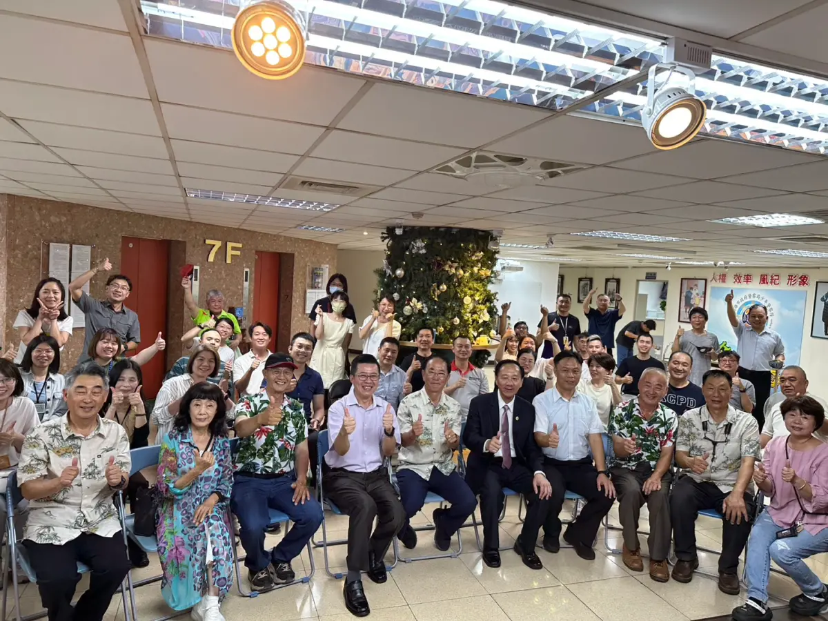 ▲在母親節前夕，高市警局少年隊特別舉辦了一場溫馨慰問活動與同仁一同歡慶母親節。(圖／高市警局少年隊提供)