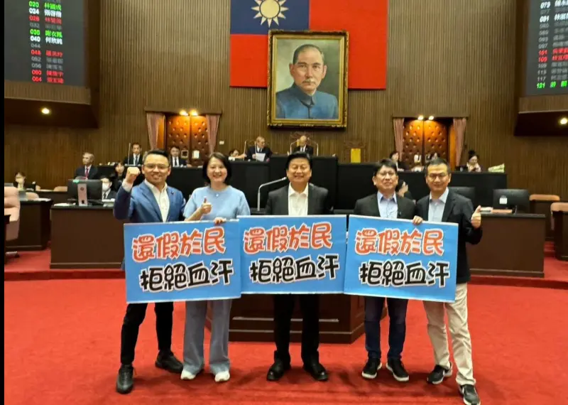 內幕／新增國定假日藏玄機？綠揭藍修法為1事　採取戰術曝光