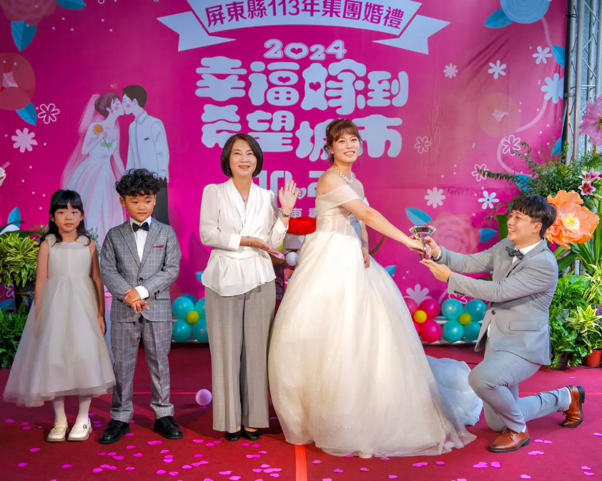 ▲參加集團婚禮每對新人可獲得禮券1萬元，還有機會抽中日本、泰國雙人來回機票等13項大獎。（資料照／屏東縣府提供）