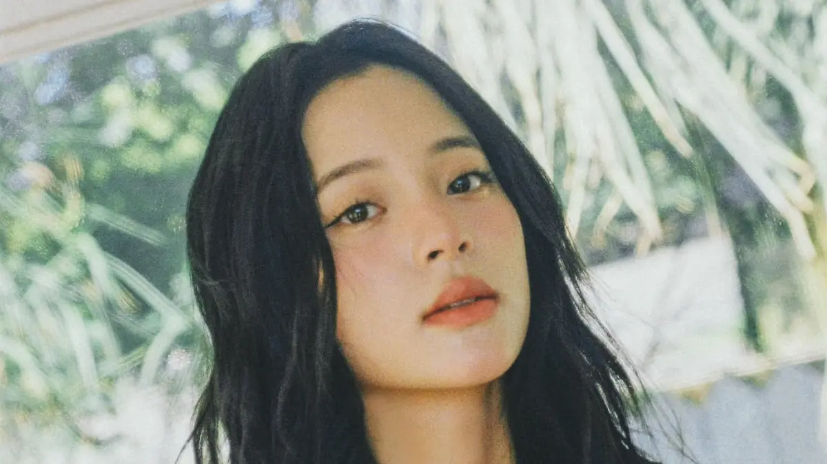 ▲中國狗仔「張小寒」今（9）日以漫畫方式，在微博上爆料「一線女星」祕產富豪私生子的八卦，讓不少粉絲瘋猜是哪些女星，就連歐陽娜娜也被放在討論中。（圖／翻攝自歐陽娜娜臉書）