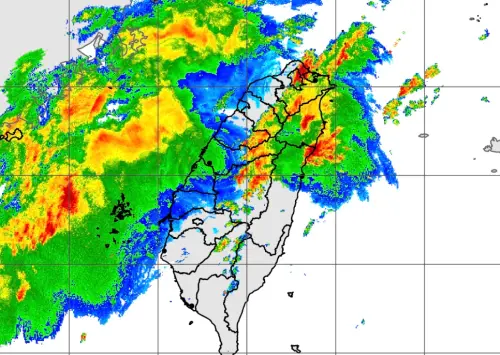 快訊/下班路上暴雨轟炸!18縣市「豪雨特報」 大片雷雨衝進台灣