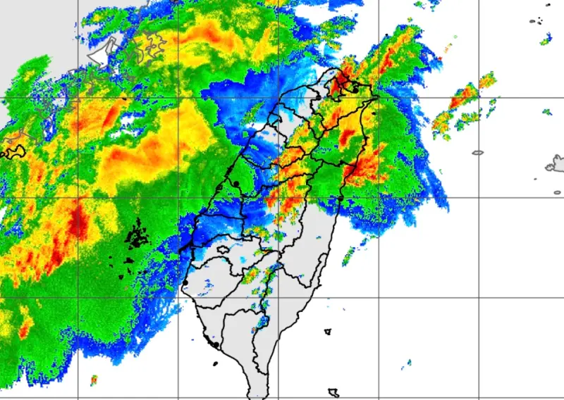 ▲中央氣象署大雨特報，雷達回波可以看到整片鋒面雷雨帶衝進台灣。（圖／翻攝自中央氣象署）