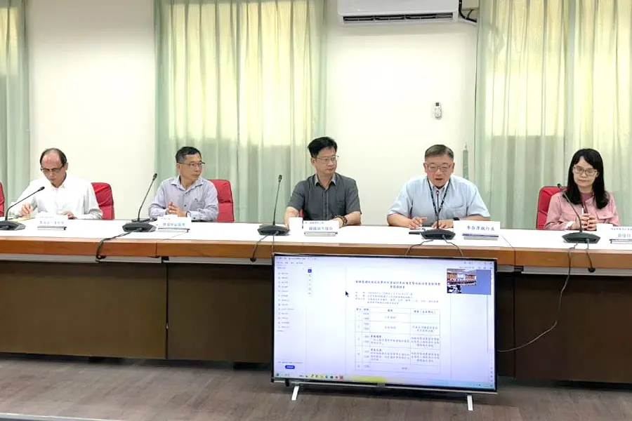 ▲台灣中油公司煉製事業部攜手警政署保二總隊四大隊舉辦關鍵基礎設施危害事件講習，由煉製事業部執行長季存厚(右2)與保二總隊四大隊大隊長鐘國瑞(中)共同主持。(圖／警政署保二總隊四大隊提供)