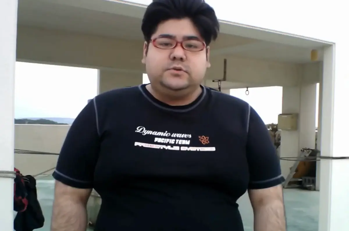 ▲日本網紅Ruibosu（如圖）體重曾飆到將近140公斤，他下決心減重後，1年內猛甩70公斤脂肪。近日他在社群平台上發出對比照、分享過程，網友紛紛驚豔直呼他是「日版彭于晏」。（圖／Ruibosu YouTube）