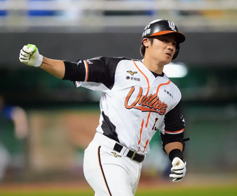 ▲統一獅陳鏞基在8局下敲出追平分，最終拿下單場MVP。（圖／統一獅提供）