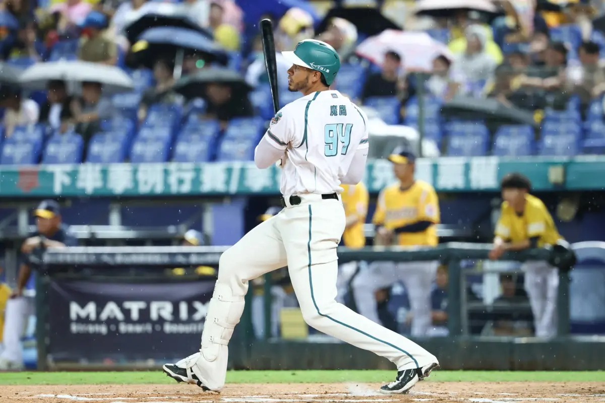 ▲台鋼雄鷹洋砲魔鷹敲出本季第9轟，幫助球隊逆轉戰局，以6：2擊退中信兄弟。（圖／台鋼雄鷹提供）