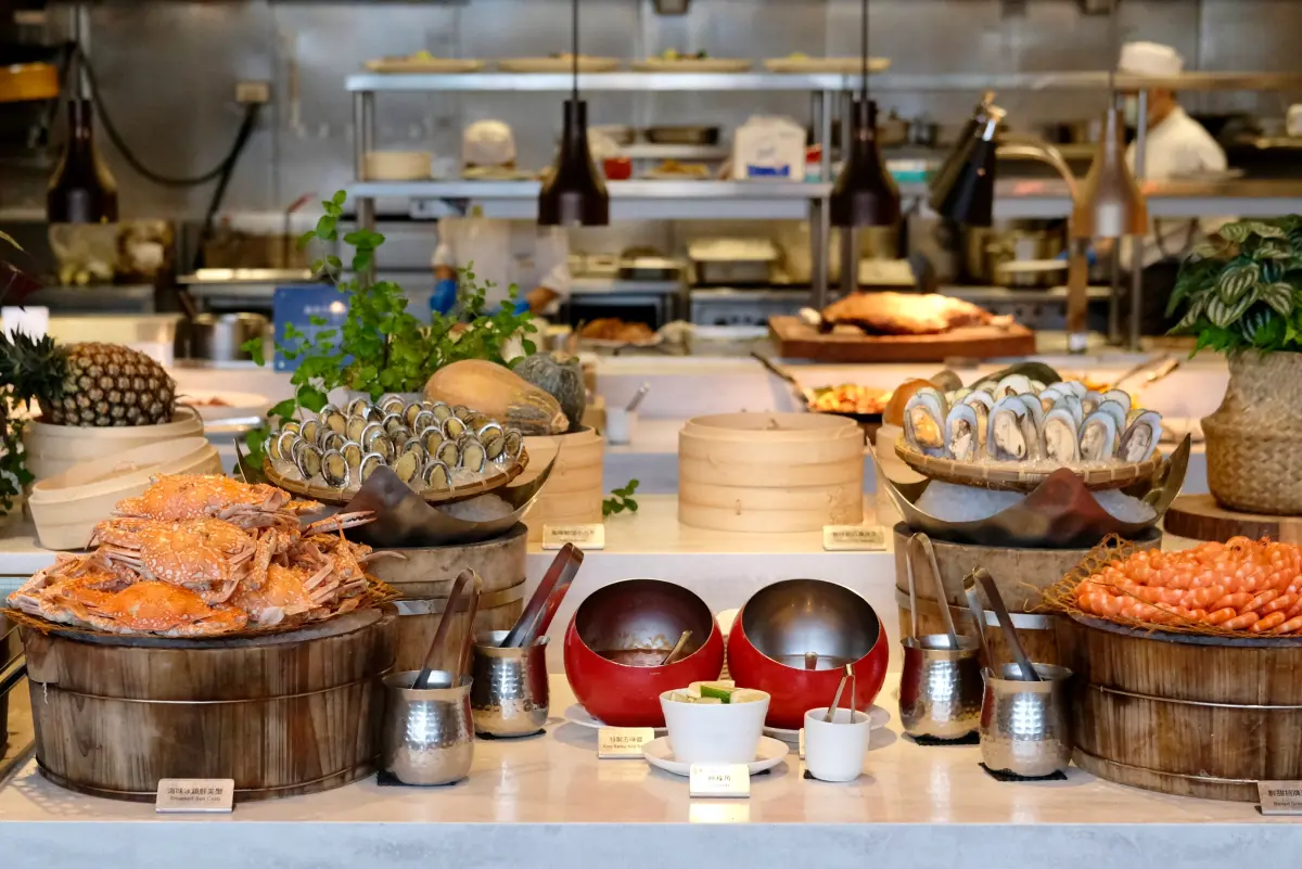 ▲礁溪老爺酒店「雲天自助餐廳」拿下礁溪的飯店自助餐廳中Google評論最高分，高達4.2顆星，每人餐價最低午餐時段1080元起就能享有飯店吃到飽。（圖／記者葉盛耀攝）