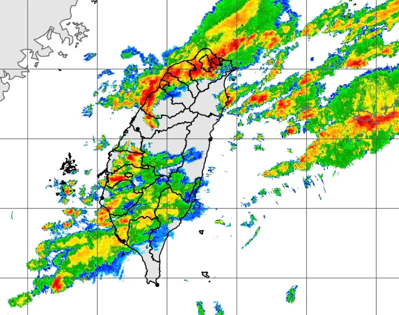 快訊／雷雨帶籠罩台灣！17縣市「豪雨特報」：最新暴雨警戒區出爐
