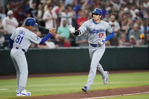 洛杉磯道奇隊大谷翔平在9局上敲出超前3分砲,幫助球隊以14:11逆轉擊退響尾蛇。(圖/美聯社/達志影像) ▲洛杉磯道奇隊大谷翔平在9局上敲出超前3分砲,幫助球隊以14:11逆轉擊退響尾蛇。(圖/美聯社/達志影像)