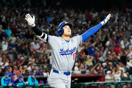 MLB/大谷翔平雙手高舉確信步 超前3分彈助道奇14:11逆轉響尾蛇