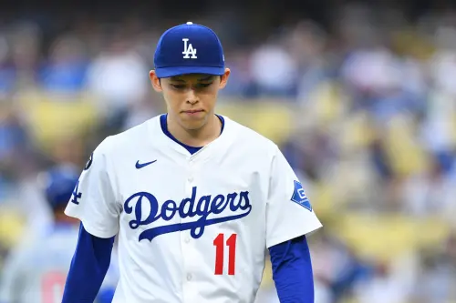 ▲道奇日籍投手佐佐木朗希因肩傷復健緩慢，總教練Dave Roberts證實復出無限期延後。美媒與專家對此紛紛提出質疑，甚至狠批他「不像是會成功的投手」，大聯盟之路堪憂。（圖／美聯社／達志影像）