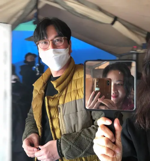 ▲▼湯唯2014年嫁給韓國導演金泰勇，女兒已經9歲，一家三口幸福美滿。（圖／AP美聯社、湯唯IG）