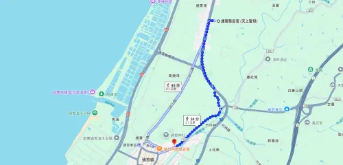 ▲頭旗車以及許多香燈腳,都因為過去10年的經驗,提前抵達了「通霄慈后宮」,與通霄鎮公所相距約2.7公里遠。(圖/YT@白沙屯拱天宮) ▲頭旗車以及許多香燈腳,都因為過去10年的經驗,提前抵達了「通霄慈后宮」,與通霄鎮公所相距約2.7公里遠。(圖/YT@白沙屯拱天宮)