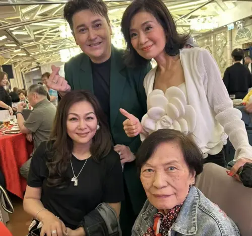 ▲59歲的姚正菁(左下)被讚「優雅老去」,還是充滿亮麗的丰采。(圖/摘自FB) ▲59歲的姚正菁(左下)被讚「優雅老去」,還是充滿亮麗的丰采。(圖/摘自FB)