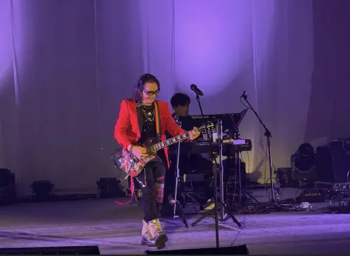 ▲沈文程在演唱會上靠著音樂實力，和不時的妙語，讓觀眾度過愉快的週末下午。（圖／記者蘇詠智攝）