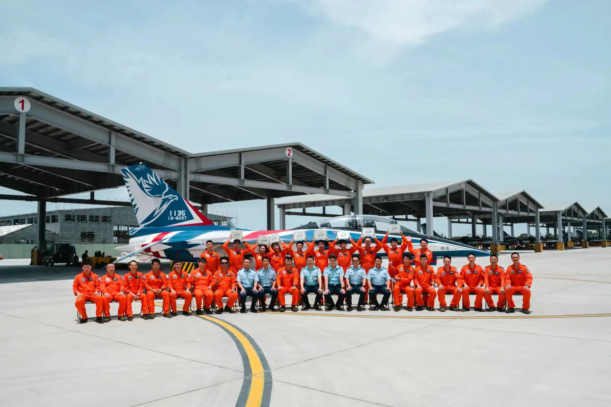 全員單飛過關！空軍戰鬥組學員順利換裝勇鷹高教機