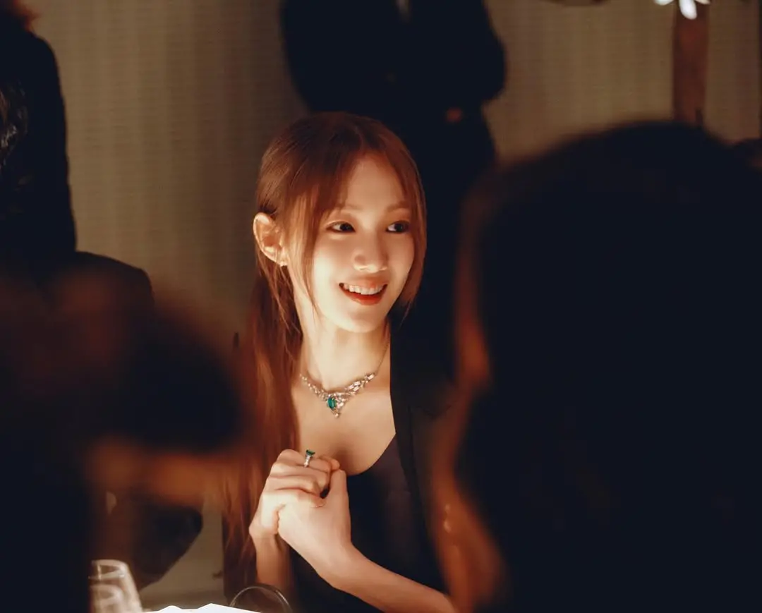 ▲韓國女星李聖經（右）出道17年有過許多緋聞對象，如ZICO、李鐘奭（李鐘碩）、安孝燮等，但唯一認愛的只有南柱赫（左）。李聖經的理想型也隨之曝光，她希望對方是個聰明、未來會想結婚的人。（圖／李聖經IG）