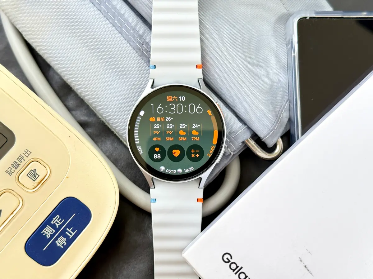 ▲三星Galaxy Watch 7 提供血壓量測功能，可以透過手錶隨時監測，對於長輩來說相當方便。（圖／記者周淑萍攝）