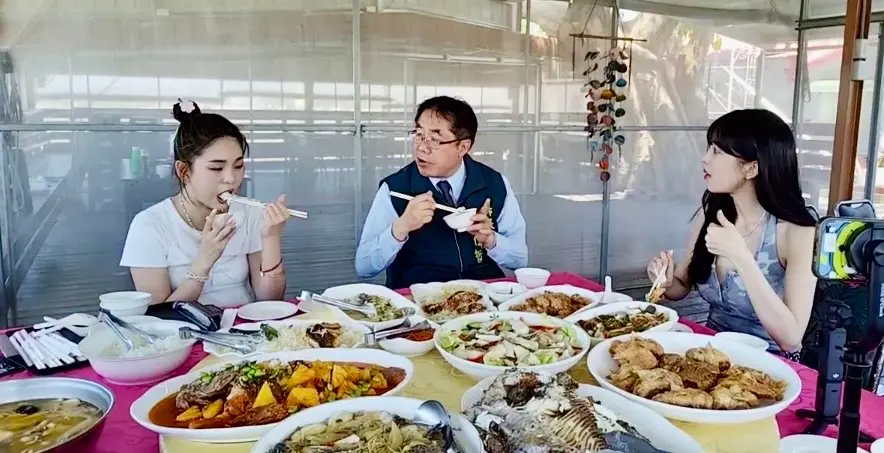 南韓女星尹到怡台南品嚐台灣鯛 與黃偉哲共煮家常菜