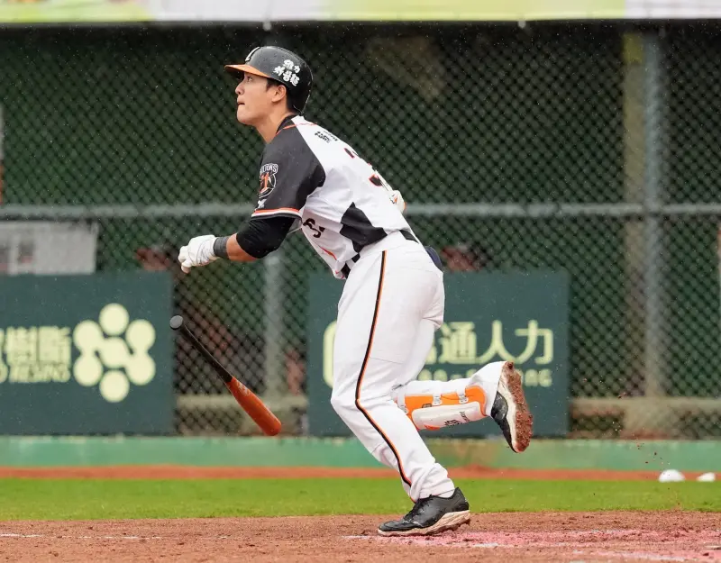 ▲統一獅蘇智傑在花蓮球場，面對富邦悍將先發投手張奕敲出本季首轟，幫助球隊以15：1輕取悍將。（圖／統一獅提供）
