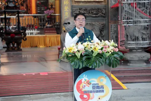 ▲黃偉哲指出,這屆龍舟錦標賽將於5月27日至5月31日舉行,不僅有熱血沸騰的龍舟競賽,還結合了文創市集與各式精彩表演,歡迎一起來「看龍舟、吃粽子、享美食」。(圖/南市府提供) ▲黃偉哲指出,這屆龍舟錦標賽將於5月27日至5月31日舉行,不僅有熱血沸騰的龍舟競賽,還結合了文創市集與各式精彩表演,歡迎一起來「看龍舟、吃粽子、享美食」。(圖/南市府提供)