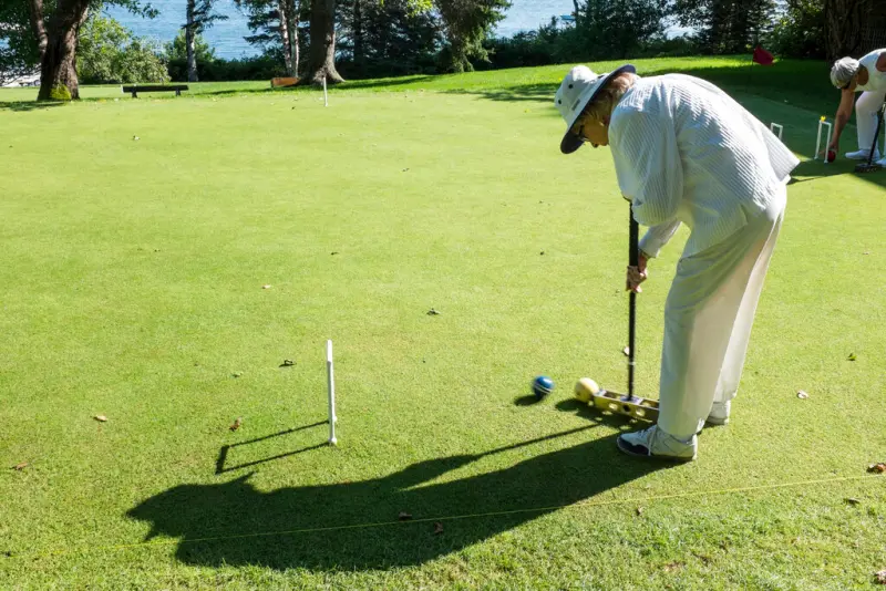 ▲2025雙北世界壯年運動會將於5月17日至30日舉行，其中槌球項目受到熱烈歡迎。時常看到公園長者在進行的槌球，到底是什麼？《NOWnews》為您整理槌球的「歷史、玩法、規則」一次看。（示意圖，圖／美聯社／達志影像）