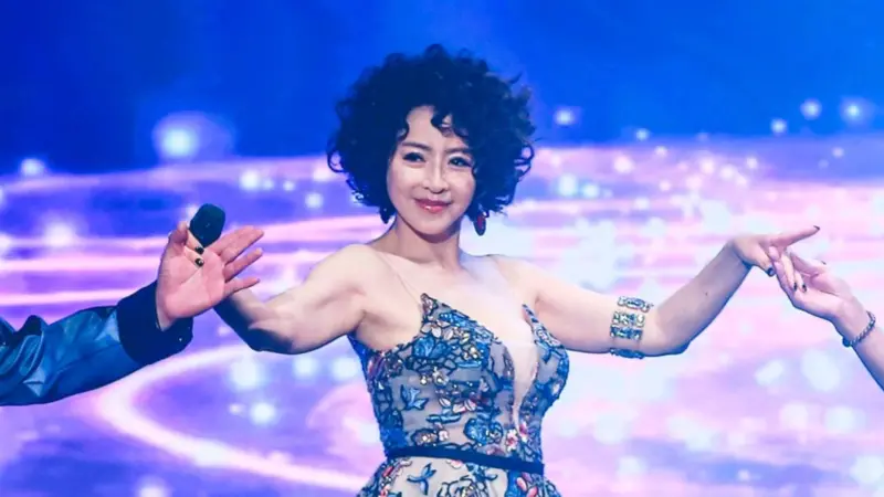 《冰冰Show》李芳雯爆乳登台竟「假唱」！陽帆看不下去當場抓包