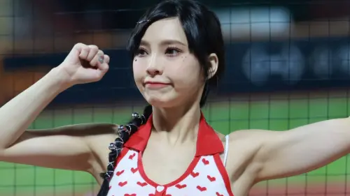 ▲隸屬味全龍的小龍女李芷霖遭到人妻爆料，曬出「床照」指控其偷吃丈夫多年，還勒索對方超過40萬新台幣，對此經紀公司否認，強調是不實傳言，最終該網友刪文，風波落幕。（圖／記者施以慧攝影）