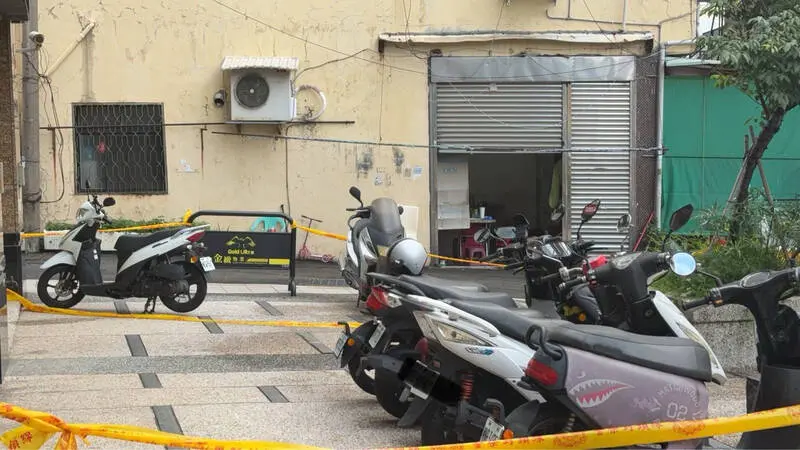 ▲台中市南屯區忠勇路騎樓傳出情殺砍人事件，警方查出，疑為前男女朋友談判復合未果，詹姓女高中生左前胸受刀傷，失去呼吸心跳送醫急救不治。（圖／翻攝畫面）