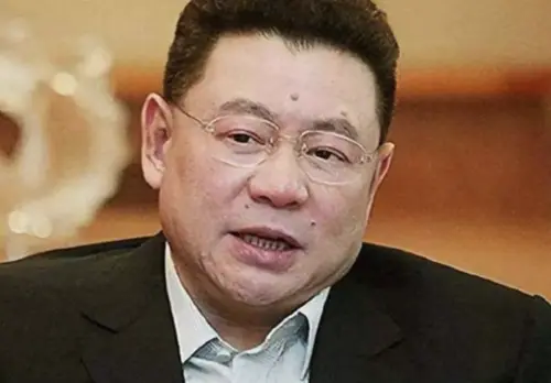 ▲劉鑾雄家財萬貫,和許多女星都傳過花邊,韻事不斷。(圖/摘自微博) ▲劉鑾雄家財萬貫,和許多女星都傳過花邊,韻事不斷。(圖/摘自微博)