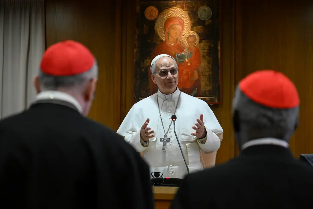 ▲新任教宗良十四世10日與全體樞機主教會面。（圖／美聯社／達志影像）