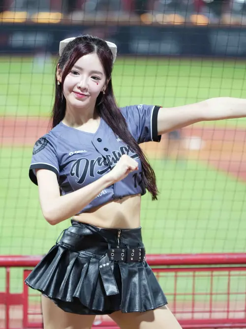 ▲菲菲（李恩菲）即便遭遇膝蓋「髕骨軟化症」影響，在應援舞台上仍舊不遺餘力地展現最好的一面。（圖／記者張一笙攝）