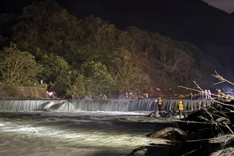 豪大雨來襲！花蓮縣豐濱八里灣溪暴漲　23名山友受困全數獲救