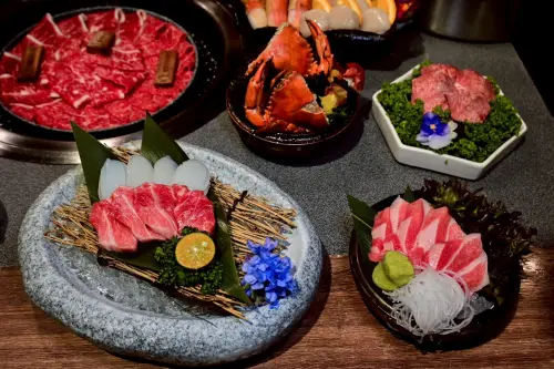 不是飯店自助餐也有「黑鮪魚吃到飽」!8折優惠、免費吃法一次看 ▲金洹苑推出「本港黑鮪魚生魚片」免費升級吃到飽優惠活動,不加價爽吃。(圖/金洹苑提供)