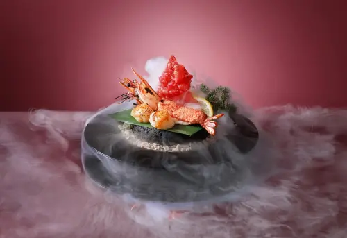 不是飯店自助餐也有「黑鮪魚吃到飽」!8折優惠、免費吃法一次看 ▲到藝奇指定消費,免費招待「明太子鮮蝦佐干貝」。(圖/王品集團提供)
