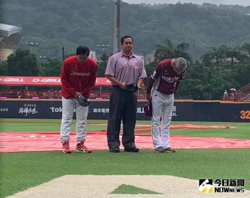 ▲天母球場味全龍交手樂天桃猿之戰因雨最終延賽。（圖／記者陳柏翰攝）