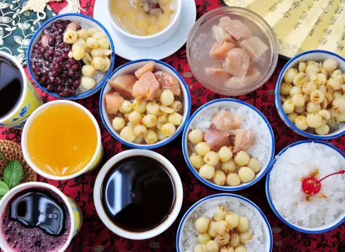 ▲《苦茶之家》創始於1929年，是台北最老字號的養生茶舖，店內以苦茶、百草茶及甜品如芋頭蓮子湯等等養生茶類、湯品作為招牌。（圖／苦茶之家臉書）