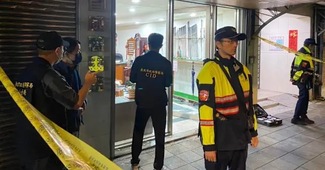 ▲有一名年約60歲婦人陳屍於松山區民生東路上的高爾夫球用品店內。（圖／翻攝畫面）