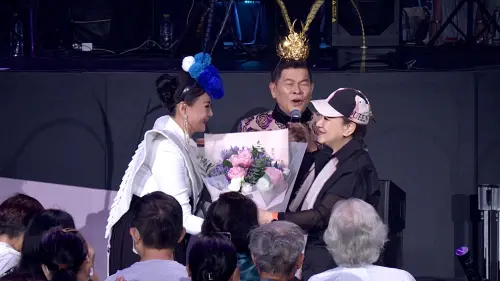 ▲國寶級巨星楊麗花也現身觀眾席,力挺徒弟陳亞蘭,整場演唱會充滿溫馨氛圍。(圖/高雄流行音樂中心提供) ▲國寶級巨星楊麗花也現身觀眾席,力挺徒弟陳亞蘭,整場演唱會充滿溫馨氛圍。(圖/高雄流行音樂中心提供)