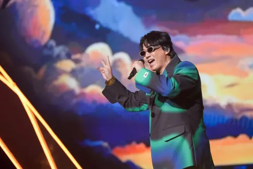 ▲適逢母親節「金曲歌王」蕭煌奇應觀眾點歌演唱〈媽媽請妳也保重〉,並深情獻唱代表作〈阿嬤的話〉,更顯意義非凡。(圖/高雄流行音樂中心提供) ▲適逢母親節「金曲歌王」蕭煌奇應觀眾點歌演唱〈媽媽請妳也保重〉,並深情獻唱代表作〈阿嬤的話〉,更顯意義非凡。(圖/高雄流行音樂中心提供)