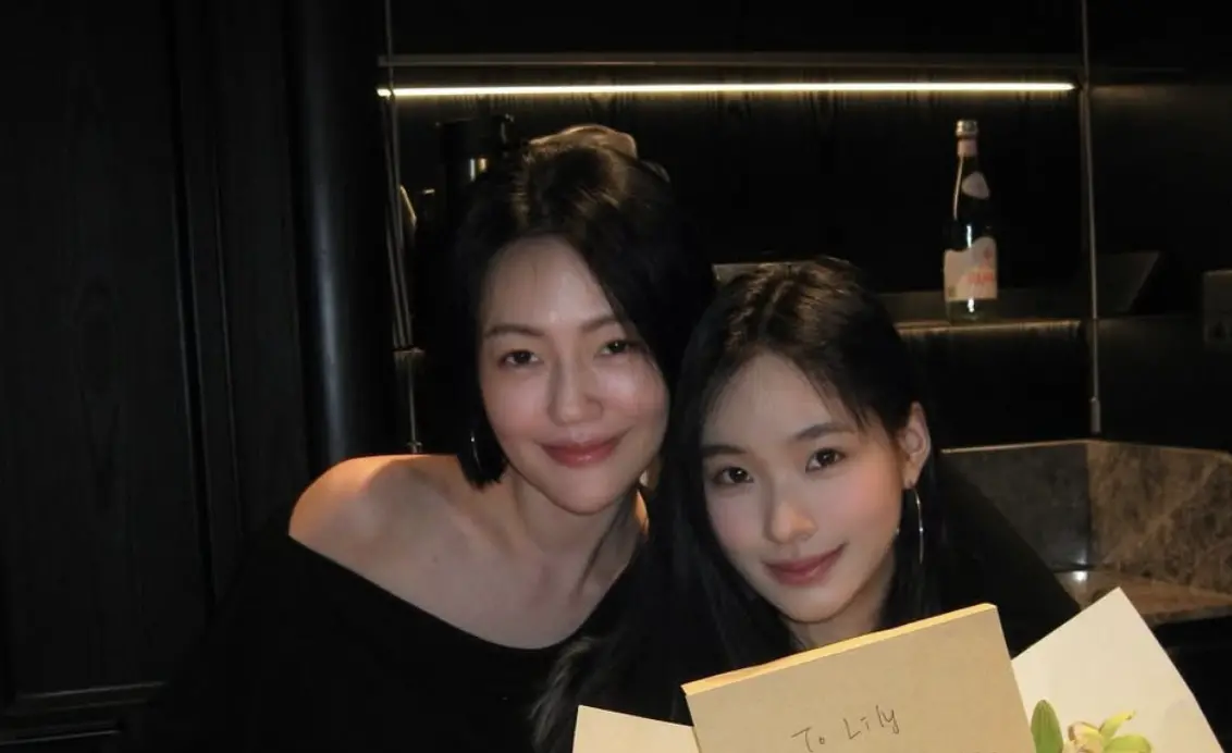 ▲小S（左）的二女兒Lily（右）在IG發長文，寫下和大S的對話，還說過去曾約好，一家人以後要在天堂會合，讓粉絲都看哭了。（圖／翻攝自Lily IG）