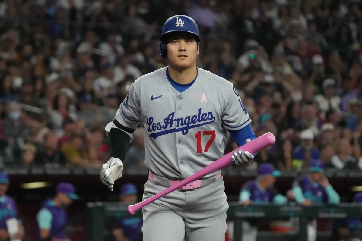 ▲大谷翔平續扛開路先鋒，本戰因應母親節，改拿特製的「粉紅球棒」出場，全場又有雙安貢獻、另添1打點，幫助道奇8：1打爆響尾蛇。（圖／路透／達志影像）