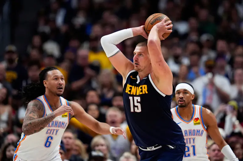 ▲NBA西區系列賽次輪，丹佛金塊與奧克拉荷馬雷霆目前戰成2：2平手，金塊當家中鋒Nikola Jokic此輪系列賽表現不佳，整體命中率僅33.3%，今日賽後Jokic也坦言還需要做得更好。（圖／美聯社／達志影像）