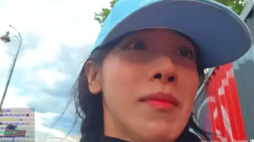 ▲企鵝妹法國遇襲（圖／翻攝自X）