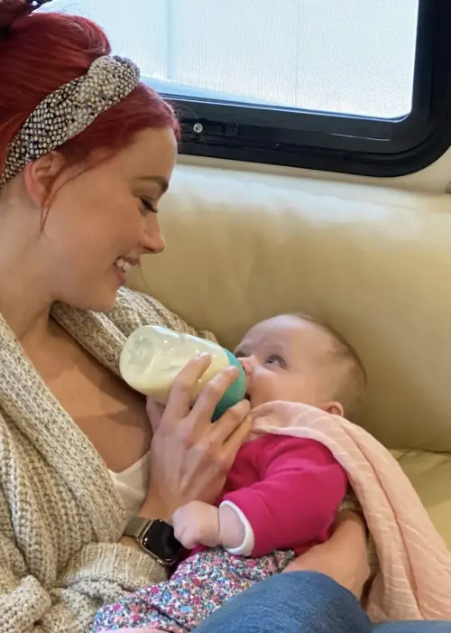 ▲自從幕前事業重挫,安柏赫德現在為自己塑造的是「好媽媽」形象。(圖/摘自IG) ▲自從幕前事業重挫,安柏赫德現在為自己塑造的是「好媽媽」形象。(圖/摘自IG)