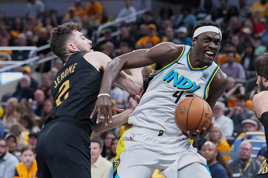 ▲NBA東區季後賽次輪，印第安納溜馬主場迎戰克里夫蘭騎士，溜馬此戰進攻火力大爆發，半場打完就取得41分領先，比賽在第三節中段就進入垃圾時間，終場溜馬就以129：109擊敗騎士，系列賽取得3：1聽牌優勢。（圖／美聯社／達志影像）