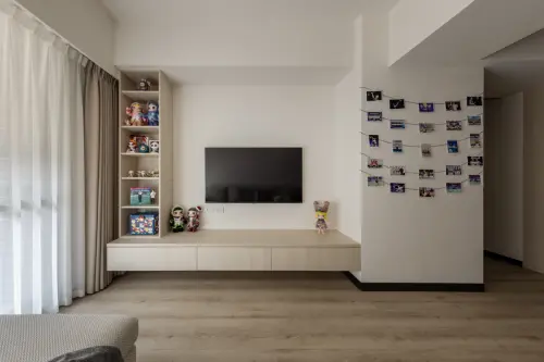 ▲歐德設計師規劃展示櫃，讓宋碩芸展示征戰各國帶回來的紀念品。