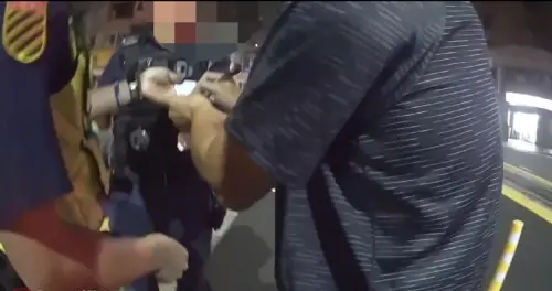 ▲洪男酒測值不僅高達每公升1.2毫克,還當場嗆員警「銬我啊」。(圖/譯者郭凱杰翻攝) ▲洪男酒測值不僅高達每公升1.2毫克,還當場嗆員警「銬我啊」。(圖/譯者郭凱杰翻攝)